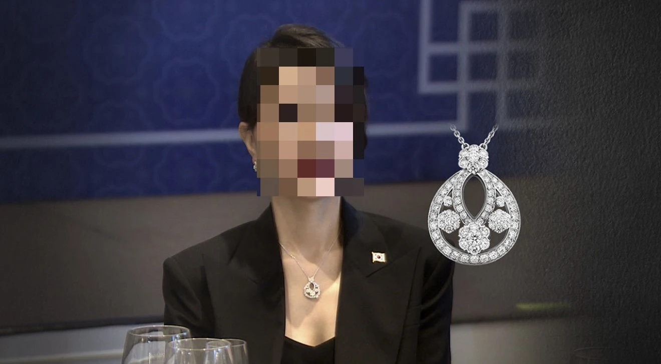 모조품 목걸이